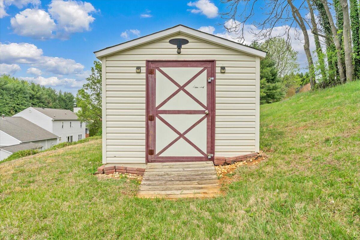 4447 Bonsack Road Northeast Roanoke, VA 24012 - Photo 6 of 37 31-MIB00891