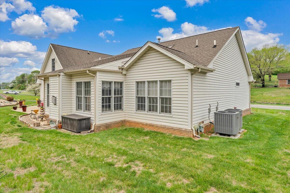 4447 Bonsack Road Northeast Roanoke, VA 24012 - Photo 7 of 37 30-MIB00873