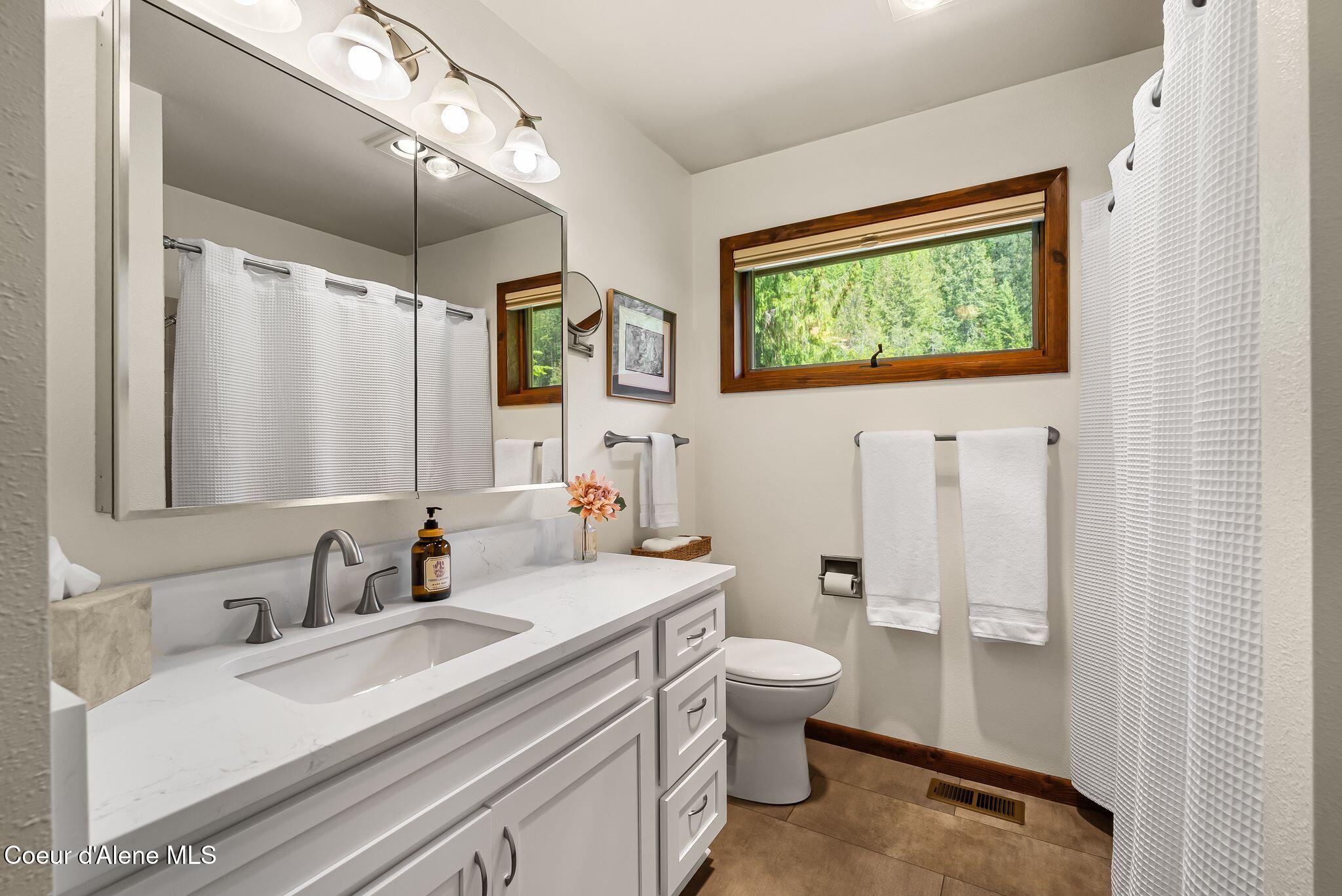 74 Eureka Road Sagle, ID 83860 - Photo 30 of 102 Bathroom