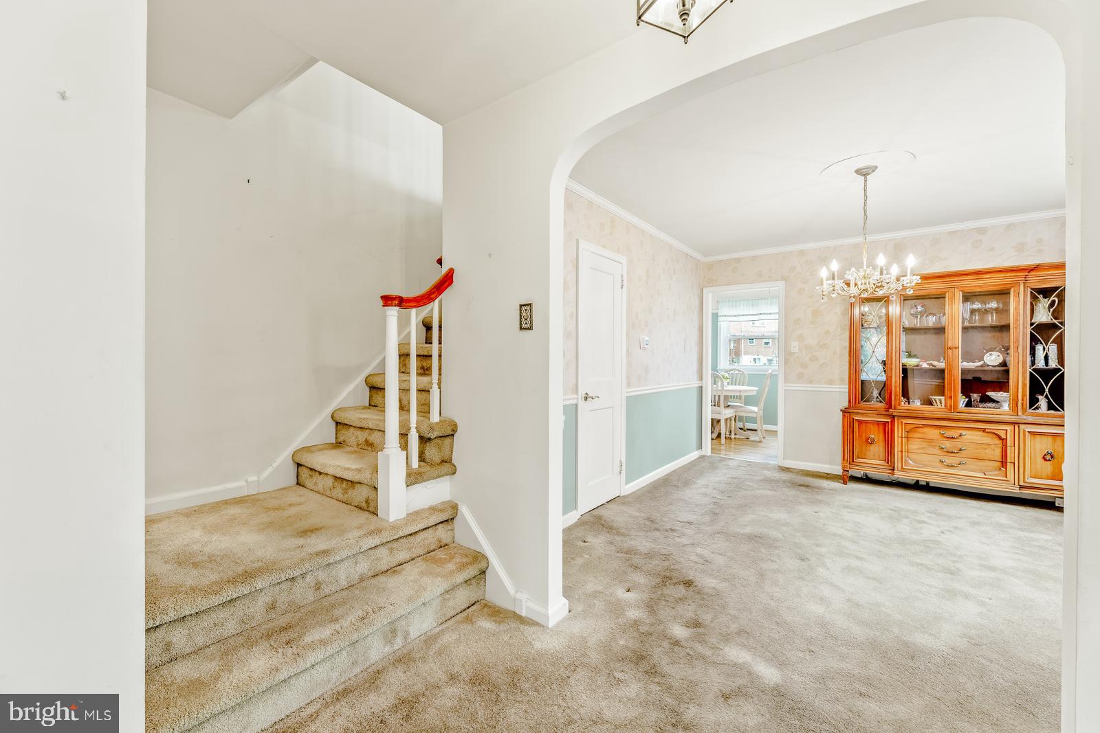 2818 Sandyford Avenue Philadelphia, PA 19152 - Photo 11 of 29 Center Hall