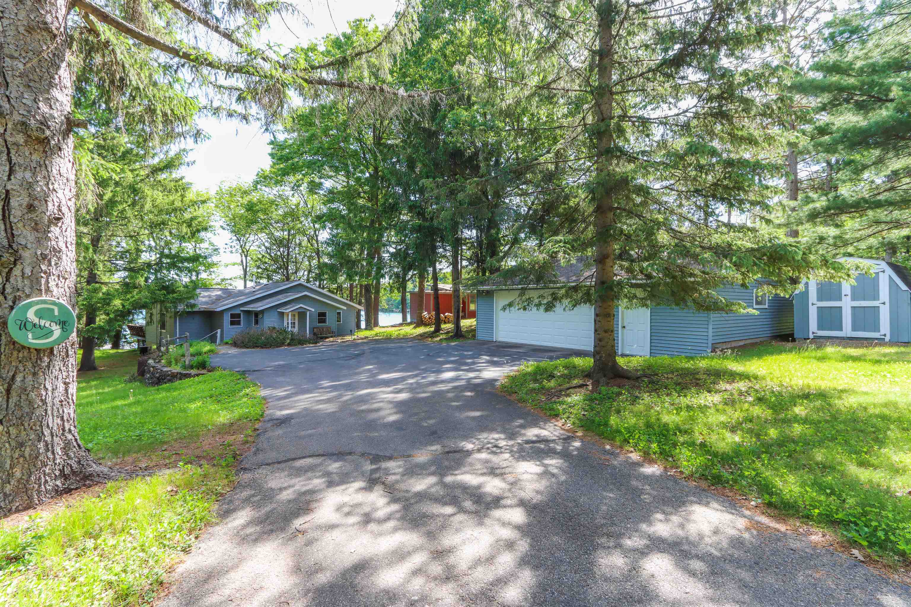 N6524 South Long Lake Road Waupaca, WI 54981 - Photo 5 of 37