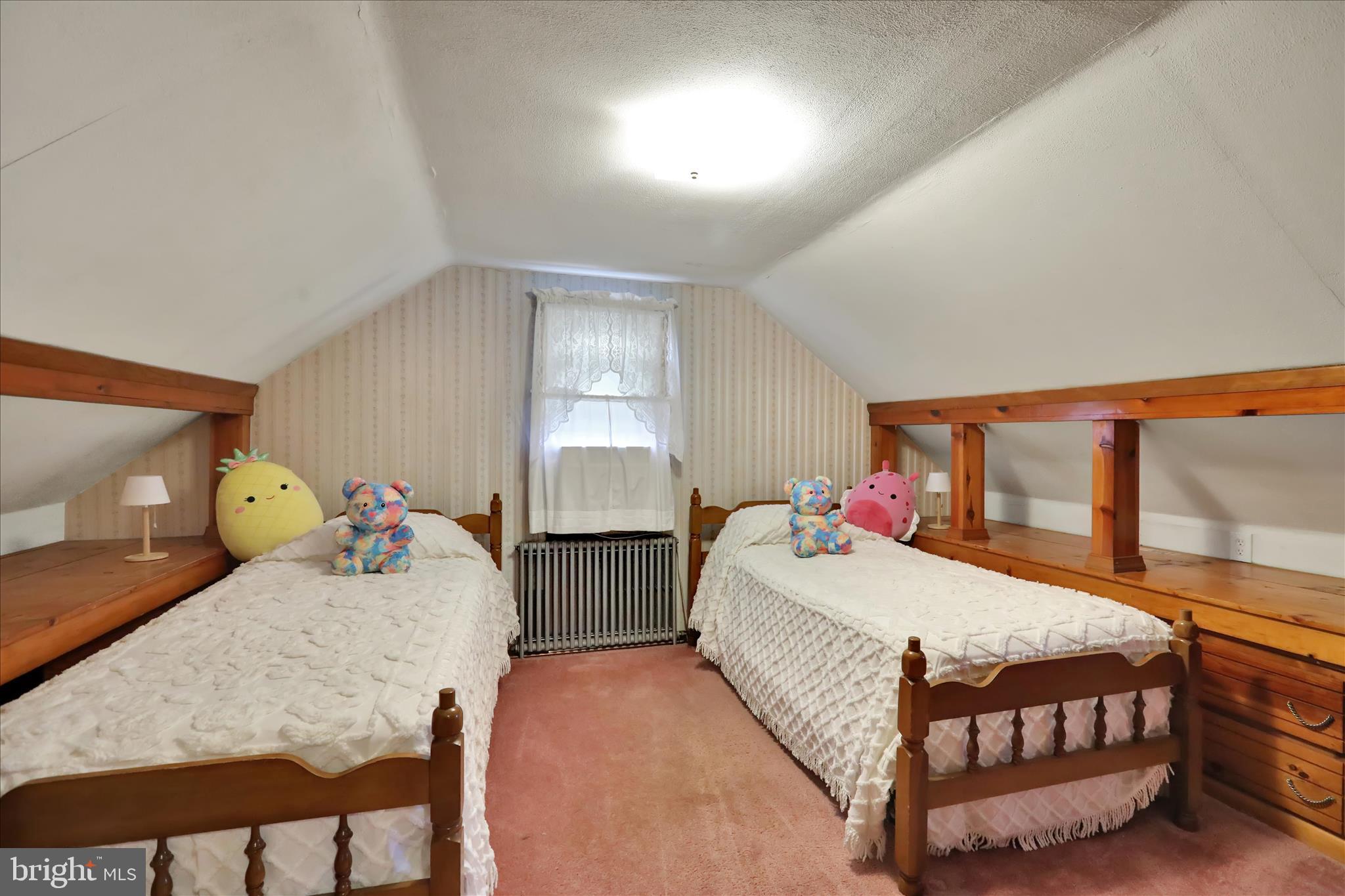 789 Logan Street Pottstown, PA 19464 - Photo 20 of 29 Upstairs bedroom 3
with built-ins and nook