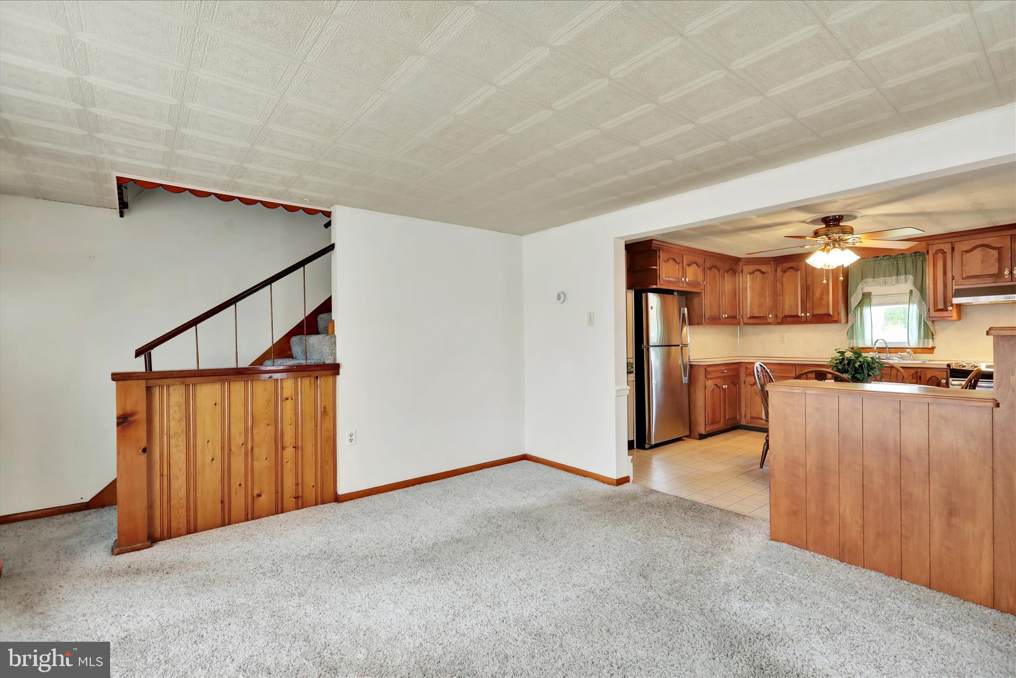 789 Logan Street Pottstown, PA 19464 - Photo 8 of 29 Living room