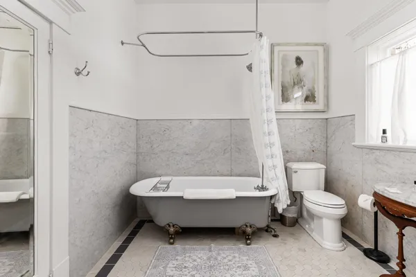 a bathroom with a bathtub and toilet