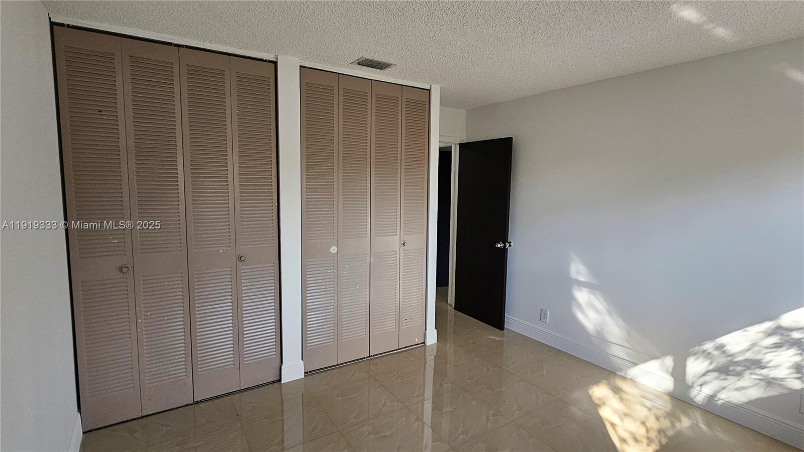 8004 Southwest 29th Street Davie, FL 33328 - Photo 13 of 39