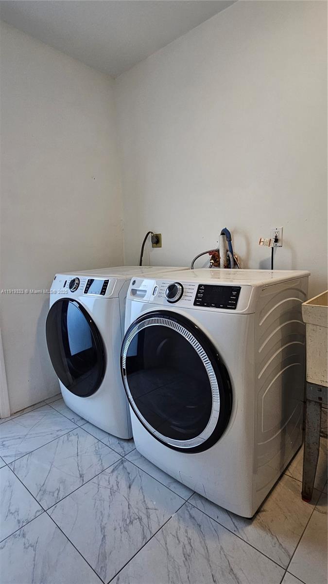 8004 Southwest 29th Street Davie, FL 33328 - Photo 35 of 39 a utility room with dryer and washer