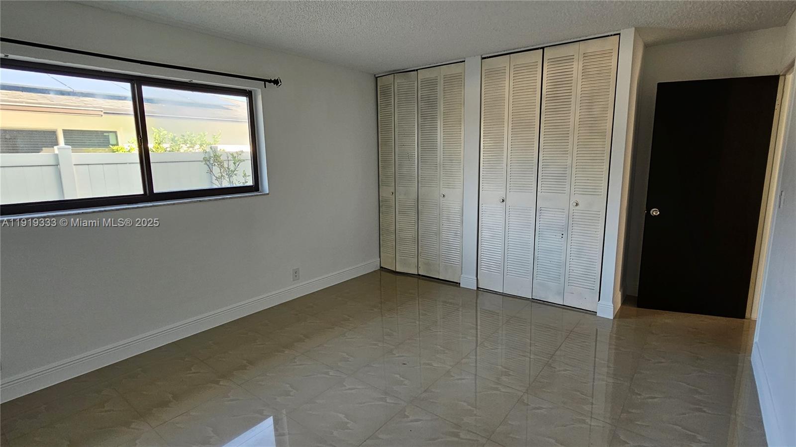 8004 Southwest 29th Street Davie, FL 33328 - Photo 9 of 39 an empty room with windows