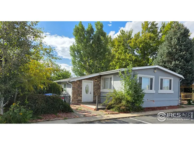 a house view with a outdoor space