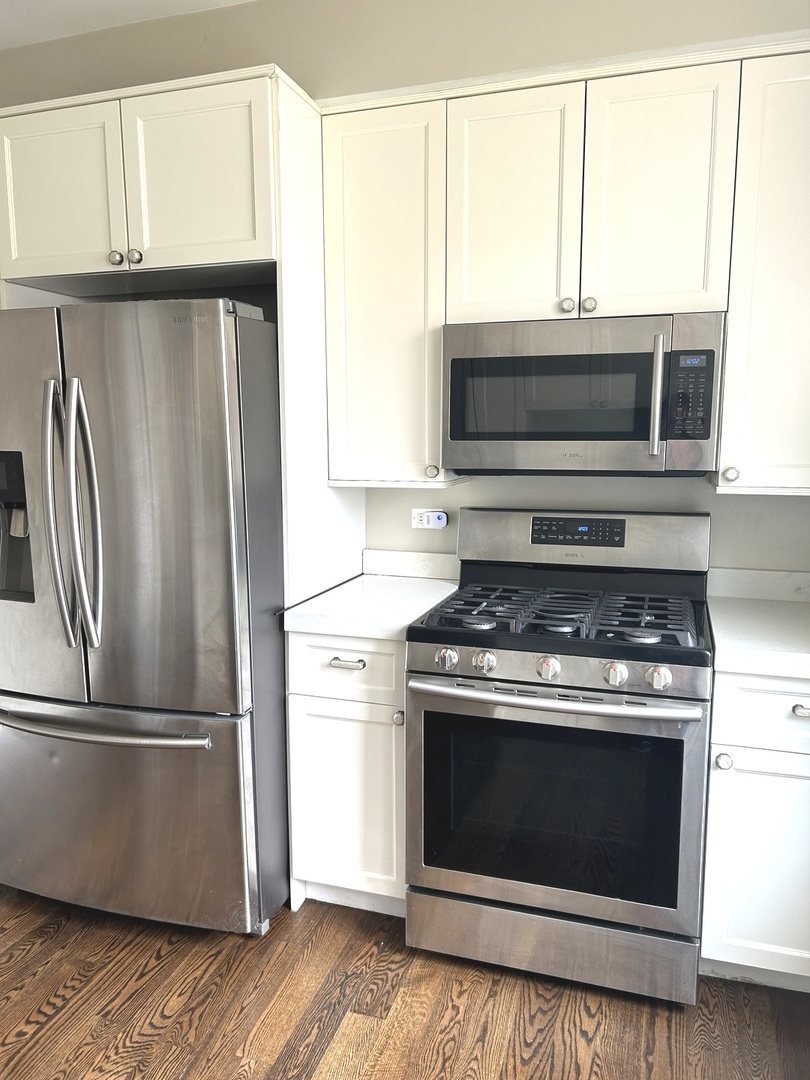 5810 West 64th Place Chicago, IL 60638 - Photo 4 of 15