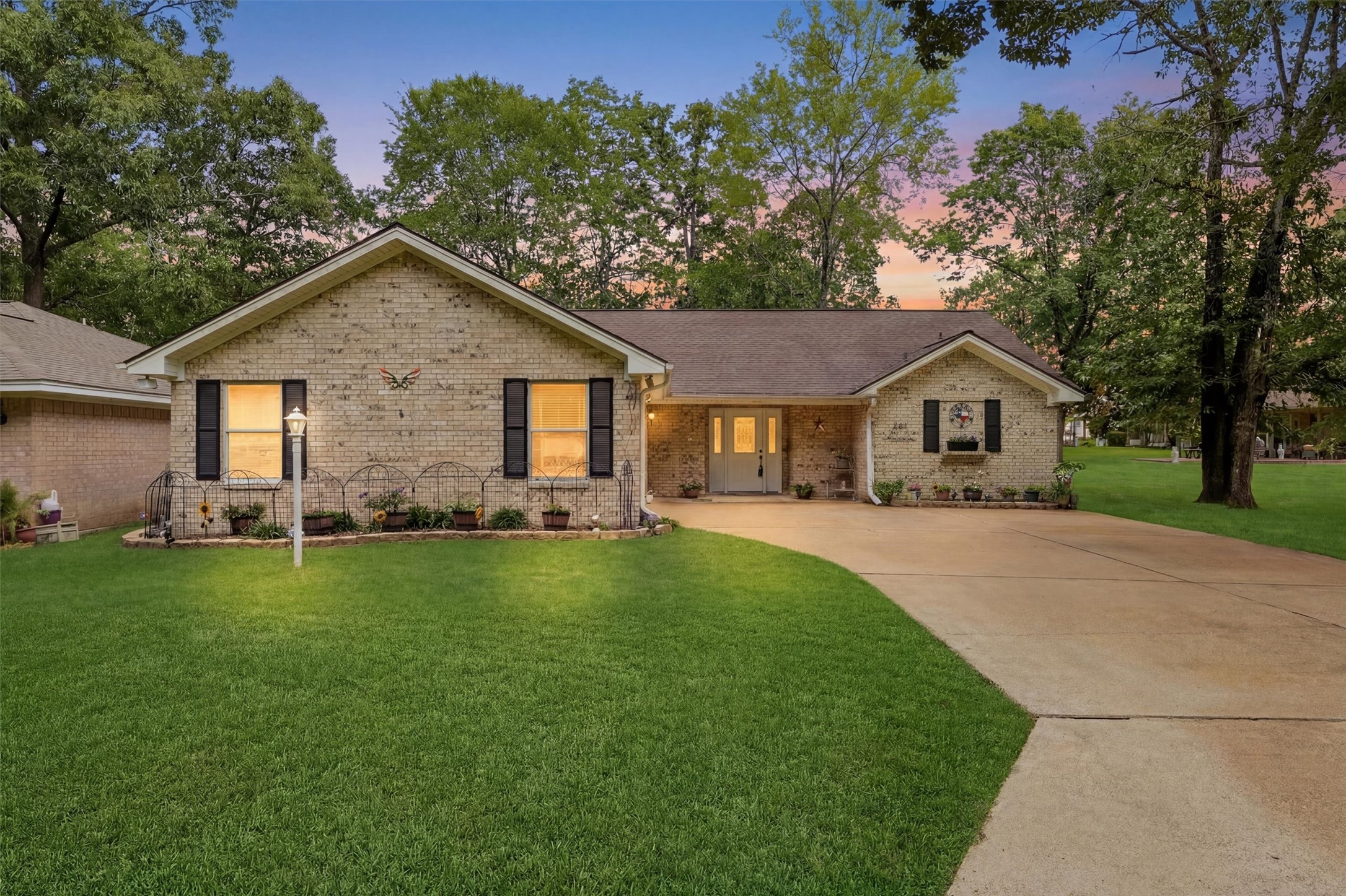 281 Broadmoor Street Trinity, TX 75862 - Photo 2 of 23