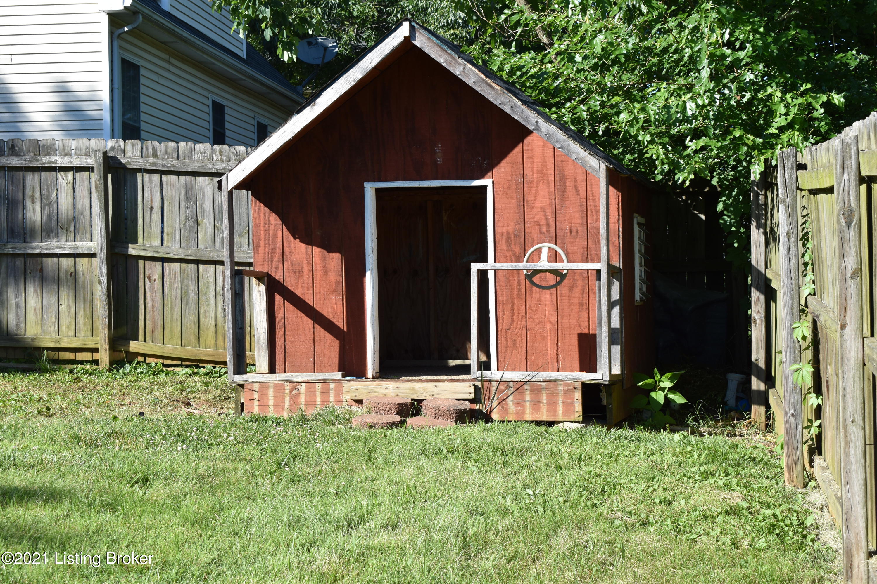 10207 Rod N Reel Road Louisville, KY 40229 - Photo 7 of 25 Play house or extra storage