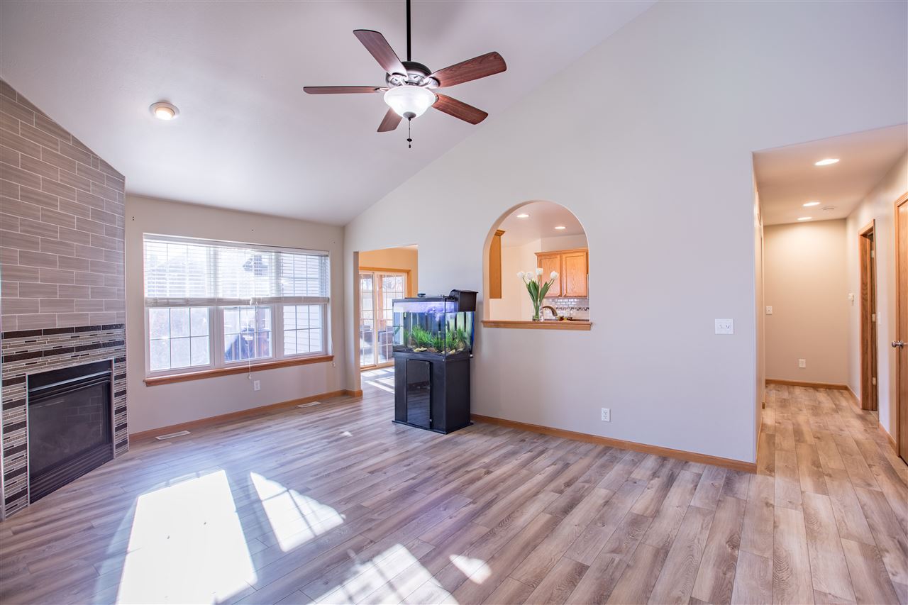 3402 Baton Rouge Road Muscatine, IA 52761 - Photo 7 of 33 Gallery Image 7