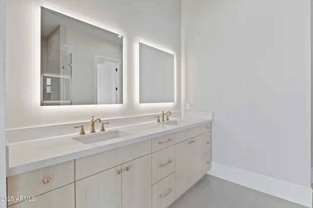 $1,550,000 | 8503 South 9th Drive, Unit 17, Phoenix, AZ 85041