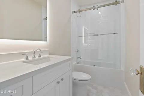 $1,550,000 | 8503 South 9th Drive, Unit 17, Phoenix, AZ 85041