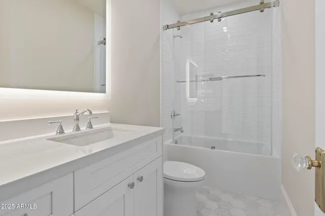 $1,550,000 | 8503 South 9th Drive, Unit 17, Phoenix, AZ 85041