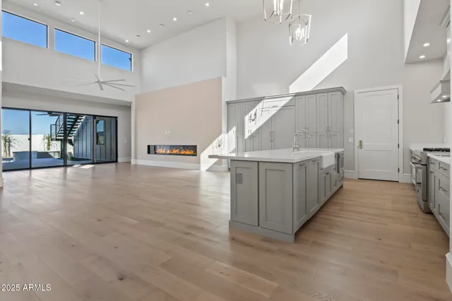 $1,550,000 | 8503 South 9th Drive, Unit 17, Phoenix, AZ 85041