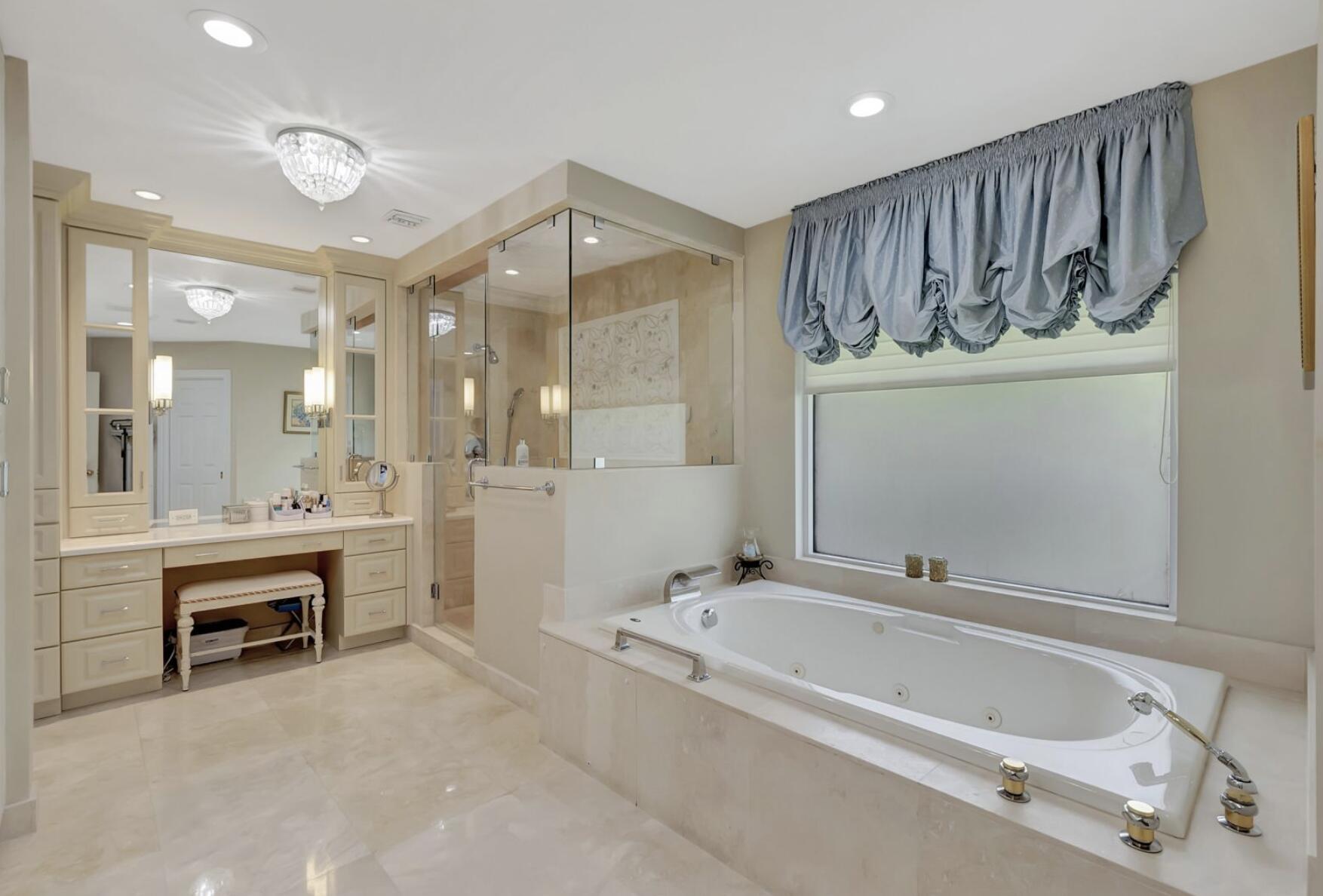 19719 Oakbrook Circle Boca Raton, FL 33434 - Photo 13 of 28 Primary Bath 1