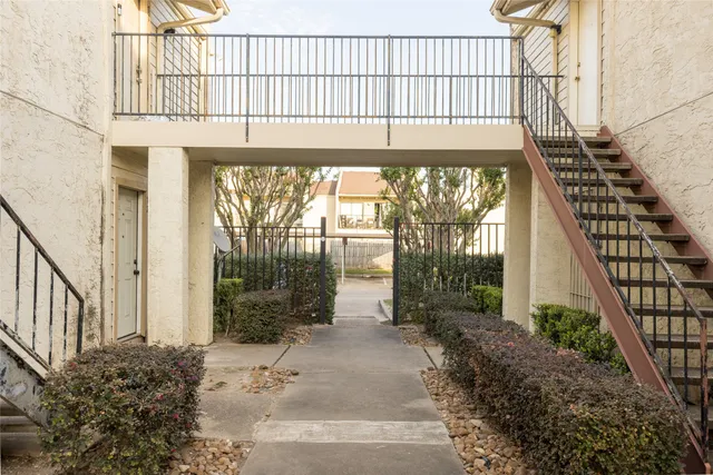 $1,100 | 10075 Westpark Drive, Unit 72, Houston, TX 77042