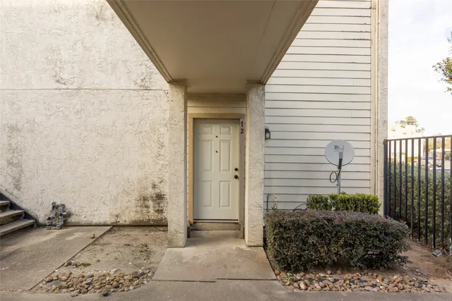 $1,100 | 10075 Westpark Drive, Unit 72, Houston, TX 77042