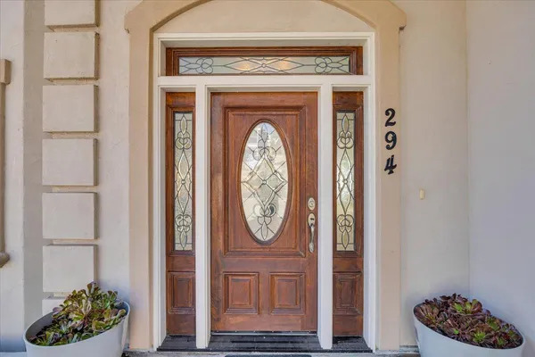 a view of an entryway with a livingroom