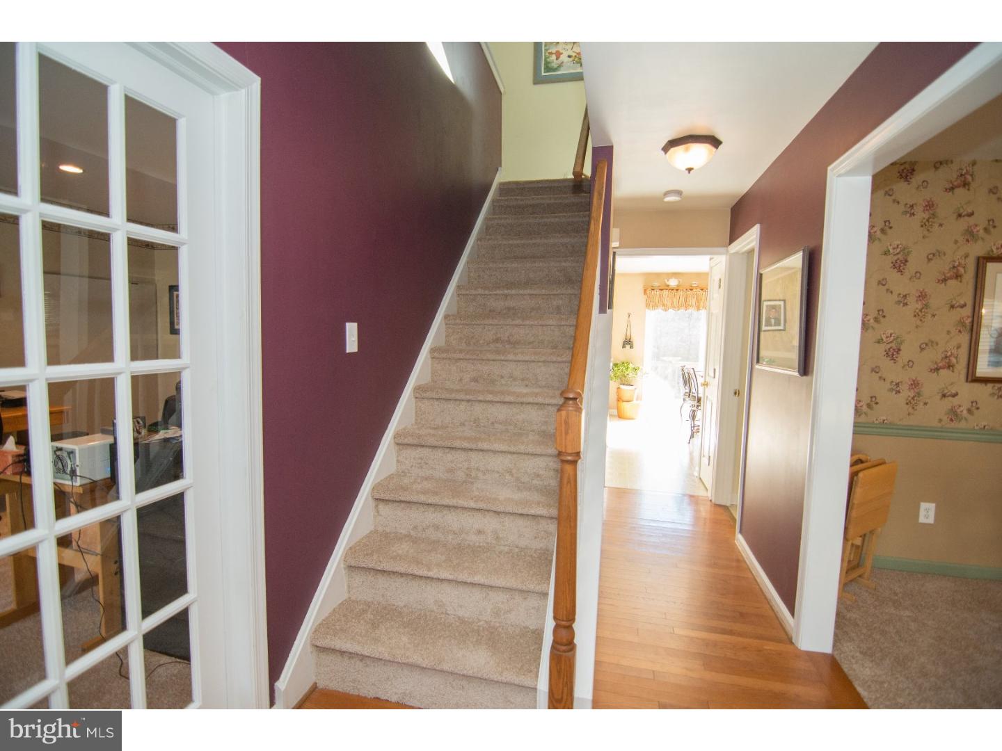 47 Spring Mt Road Schwenksville, PA 19473 - Photo 2 of 23 Foyer