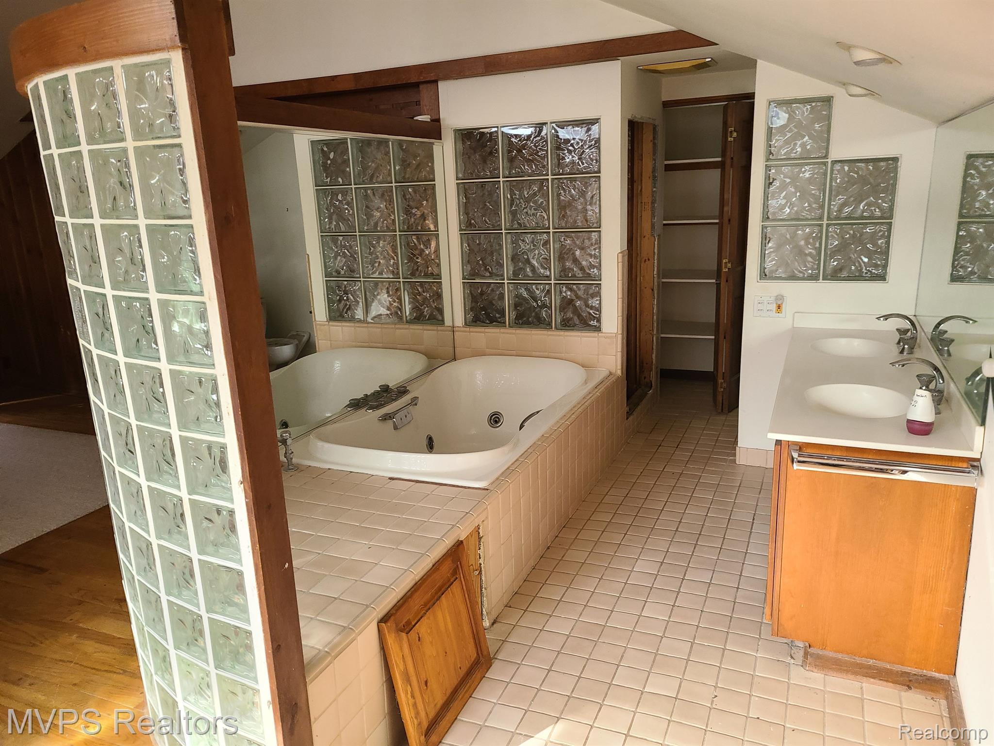 160 Baldwin Road Birmingham, MI 48009 - Photo 25 of 28 Gallery Image 25