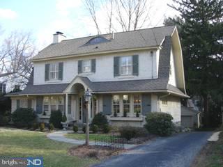 15 Farm Road Wayne, PA 19087 - Photo 1 of 6 a front view of a house with garden
