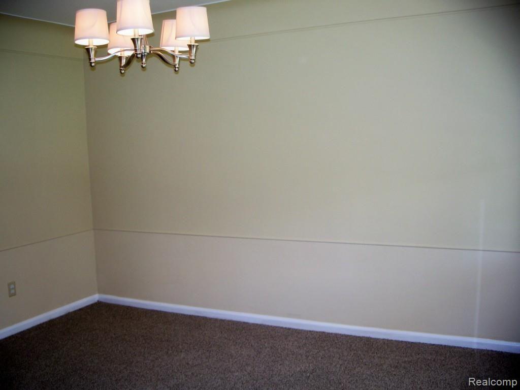 426 Hillview Street Rochester, MI 48306 - Photo 5 of 22 FORMAL DINING ROOM