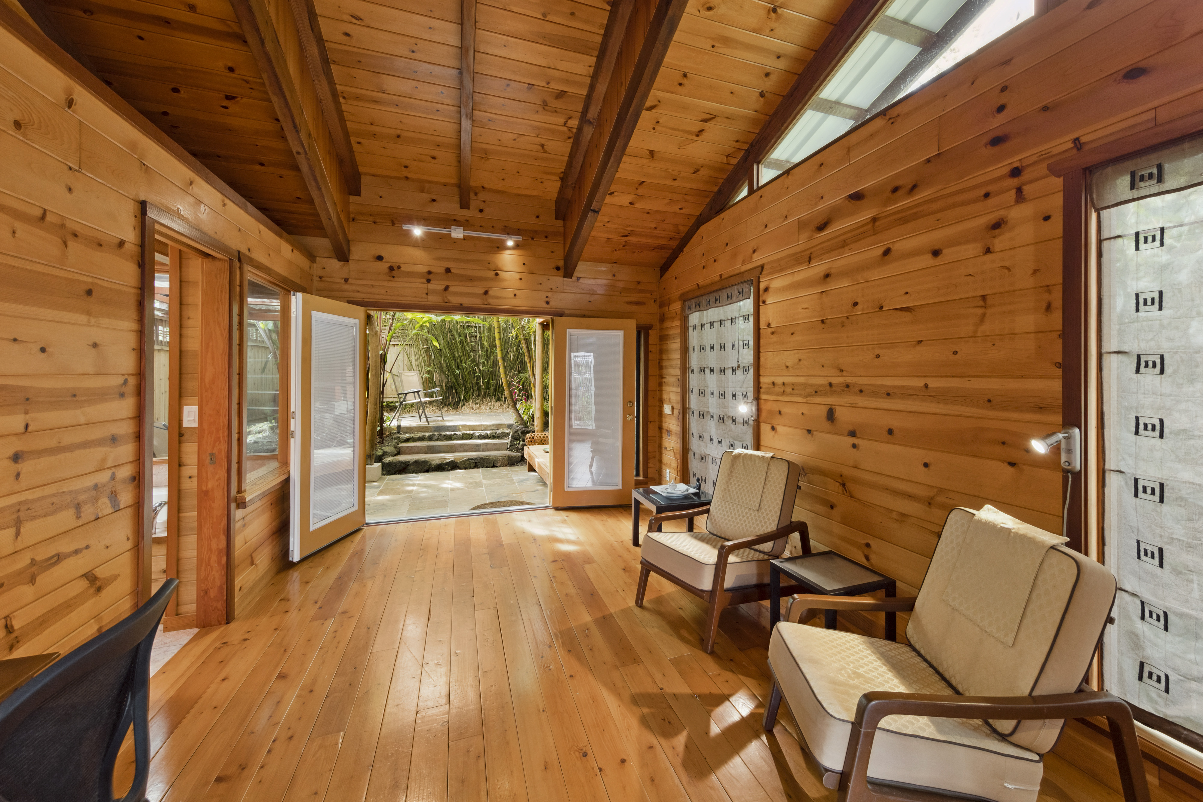 19-4245 Kekoa Nui Boulevard Volcano, HI 96785 - Photo 13 of 30 a view of a room with lounge chair