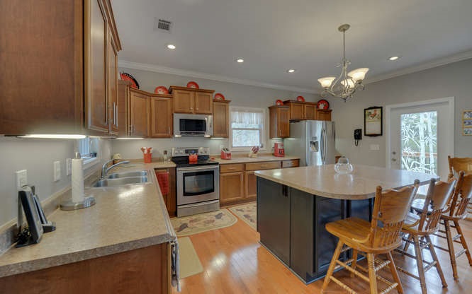 127 Bamboo Point Road Hartwell, GA 30643 - Photo 3 of 36 Gallery Image 3