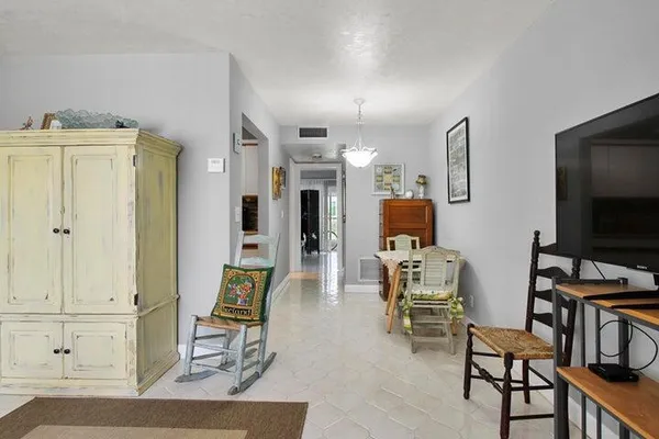$1,350 | 3000 Lake Osborne Drive, Unit 107, Lake Worth Beach, FL 33461