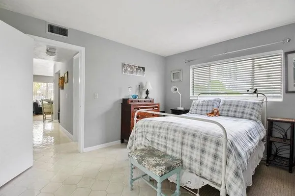$1,350 | 3000 Lake Osborne Drive, Unit 107, Lake Worth Beach, FL 33461