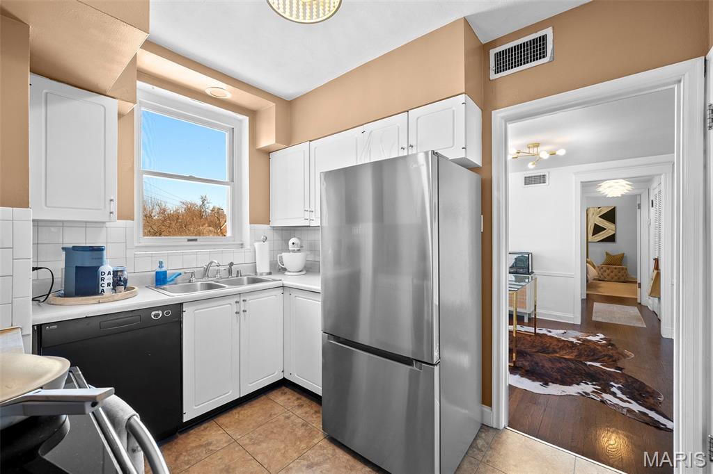 923 South Hanley Road, Unit E Clayton, MO 63105 - Photo 13 of 25 Gallery Image 13