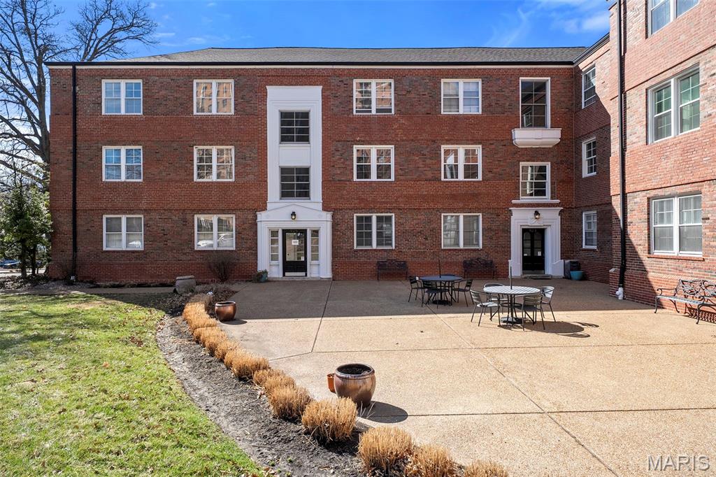 923 South Hanley Road, Unit E Clayton, MO 63105 - Photo 3 of 25 Gallery Image 3