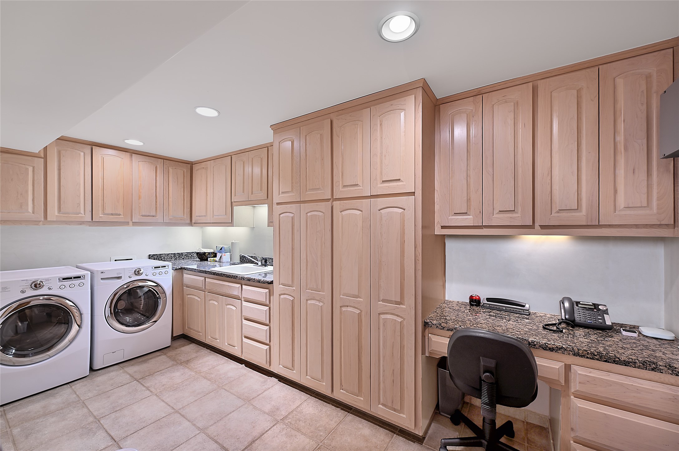 409 Brownell-Howland Road Santa Fe, NM 87501 - Photo 55 of 66 Laundry Room