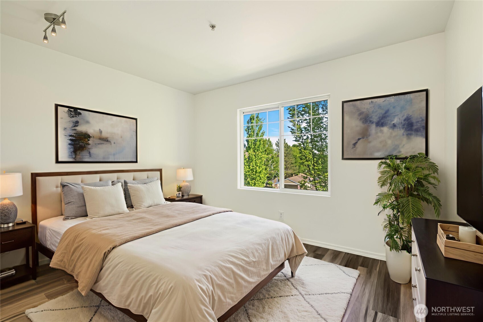 710 240th Way Southeast, Unit J302 Sammamish, WA 98074 - Photo 12 of 22 a bedroom with a bed and a potted plant
