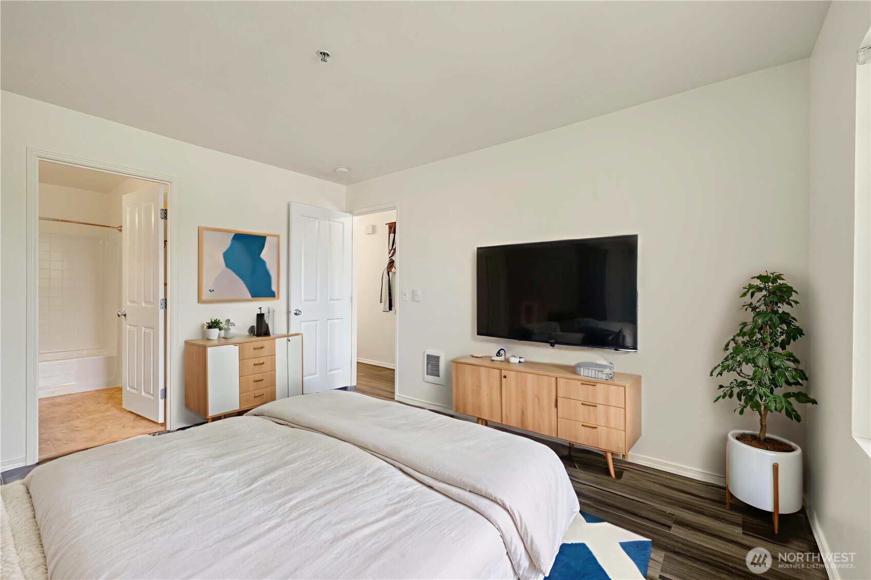 710 240th Way Southeast, Unit J302 Sammamish, WA 98074 - Photo 8 of 22 a bedroom with a bed and a flat screen tv