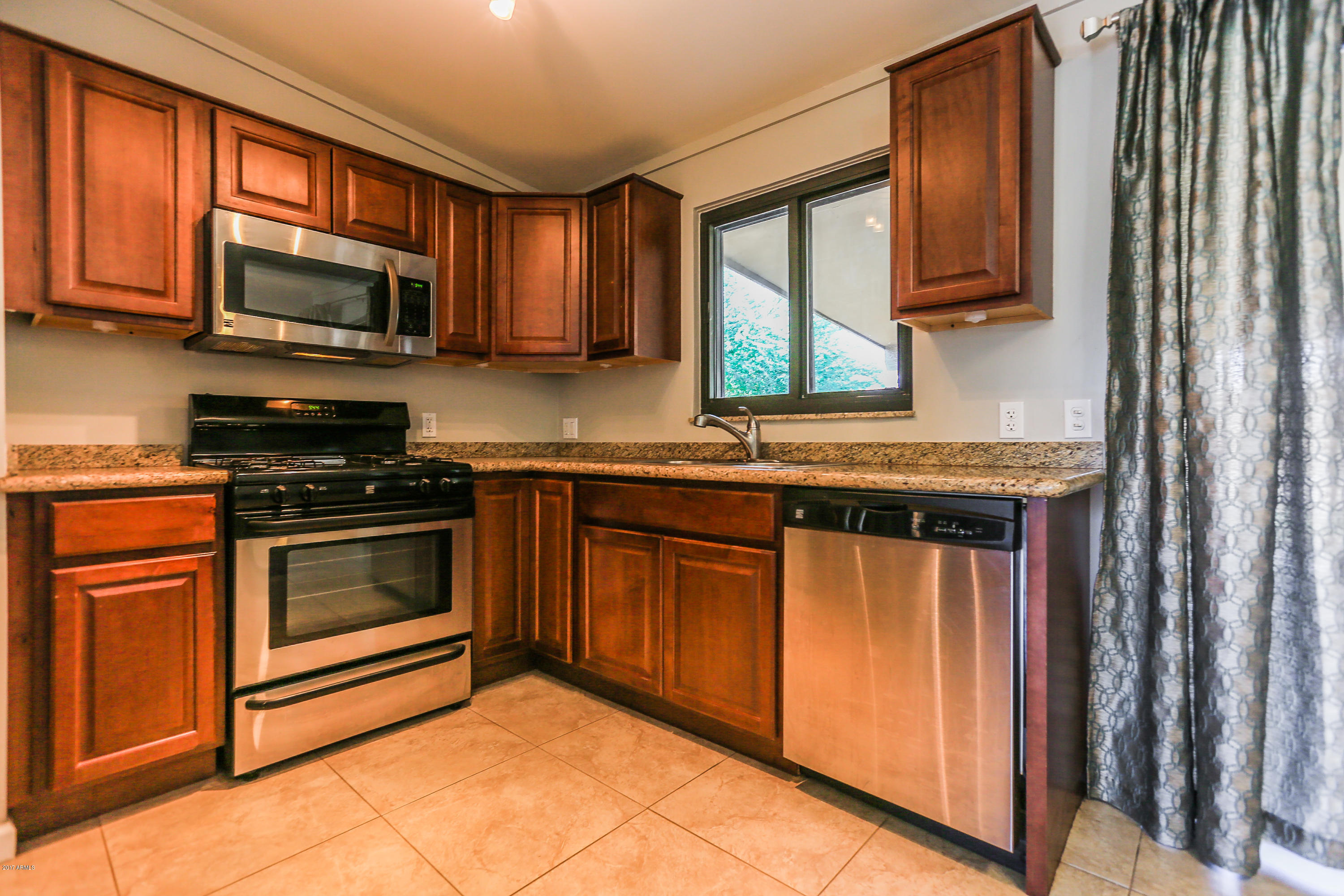 406 South Robert Road Tempe, AZ 85281 - Photo 8 of 24 406 Robert Road (7)