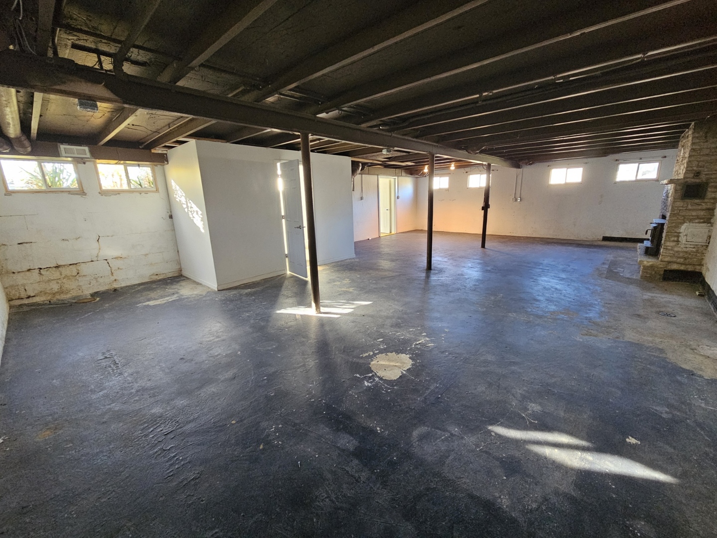 811 Hoyle Road Lombard, IL 60148 - Photo 15 of 22 a view of a empty room with wooden floor