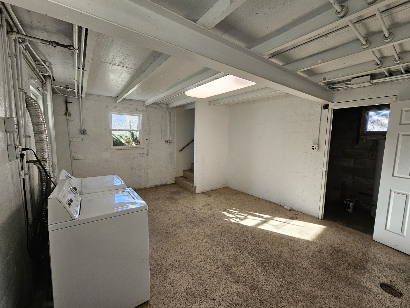 811 Hoyle Road Lombard, IL 60148 - Photo 20 of 22 a utility room with closet dryer and washer