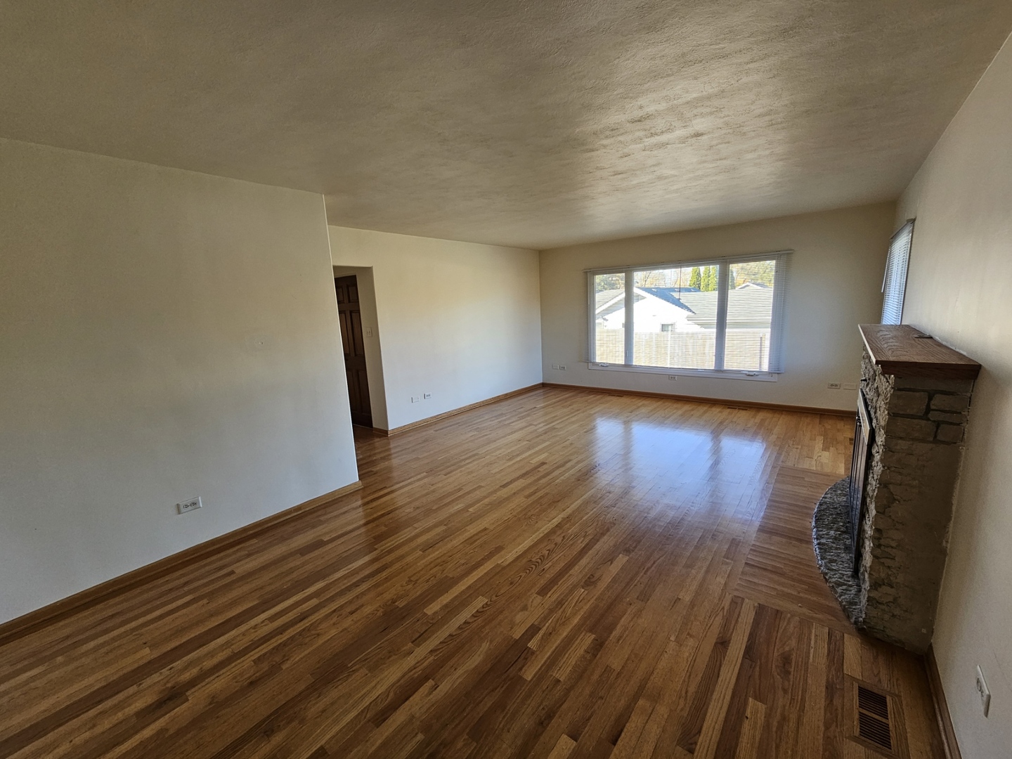 811 Hoyle Road Lombard, IL 60148 - Photo 3 of 22 an empty room with wooden floor and windows