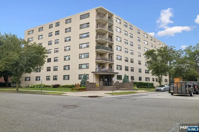 $359,999 | 25 Grand Avenue, Unit 7B, Hackensack, NJ 07601