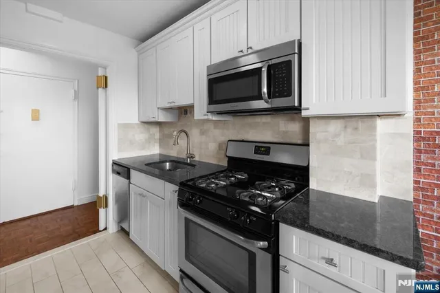 $359,999 | 25 Grand Avenue, Unit 7B, Hackensack, NJ 07601