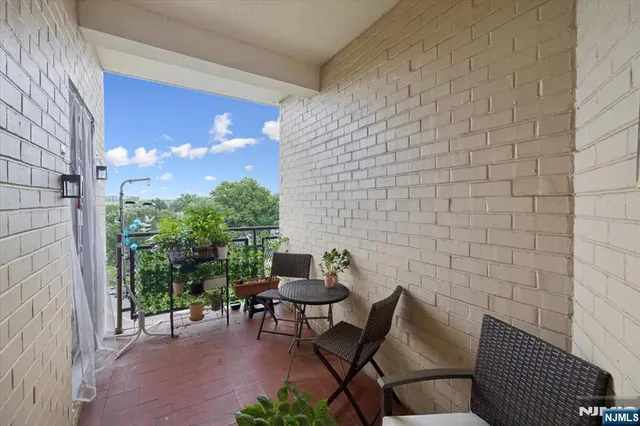 $359,999 | 25 Grand Avenue, Unit 7B, Hackensack, NJ 07601