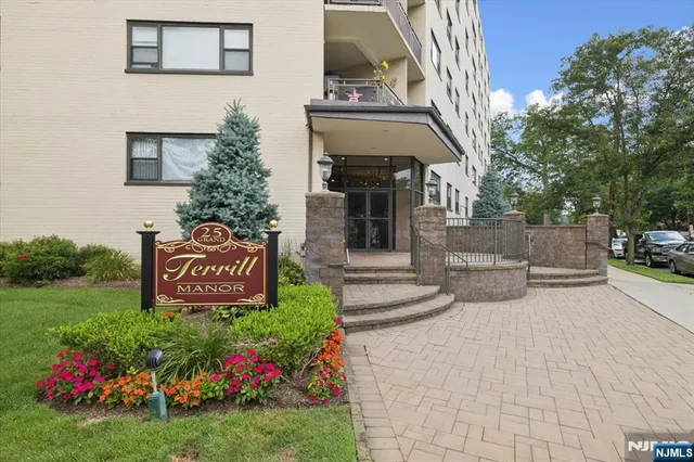 $359,999 | 25 Grand Avenue, Unit 7B, Hackensack, NJ 07601