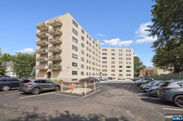 $359,999 | 25 Grand Avenue, Unit 7B, Hackensack, NJ 07601