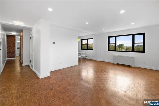 $359,999 | 25 Grand Avenue, Unit 7B, Hackensack, NJ 07601