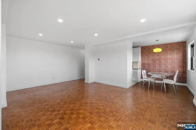 $359,999 | 25 Grand Avenue, Unit 7B, Hackensack, NJ 07601