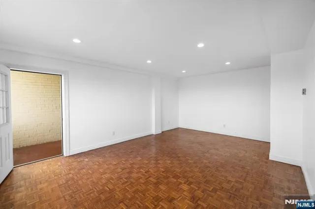 $359,999 | 25 Grand Avenue, Unit 7B, Hackensack, NJ 07601