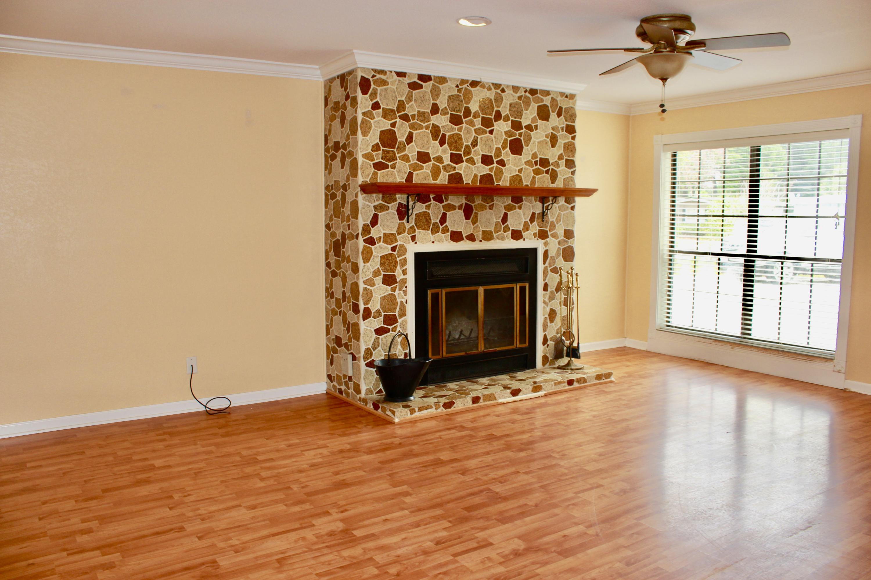 36 Ferry Road Northeast Fort Walton Beach, FL 32548 - Photo 2 of 23 Gallery Image 2